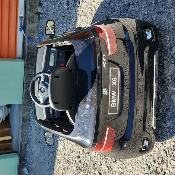 POWERWHEELS BMW X6 PRICE WILL INCLUDE SHIPPING IF U CAN PICKUP PRICE NEGOTIABLE - Picture 3 of 4